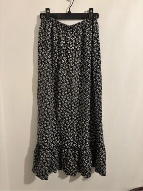 Style Studio Black & White Daisy Maxi Skirt